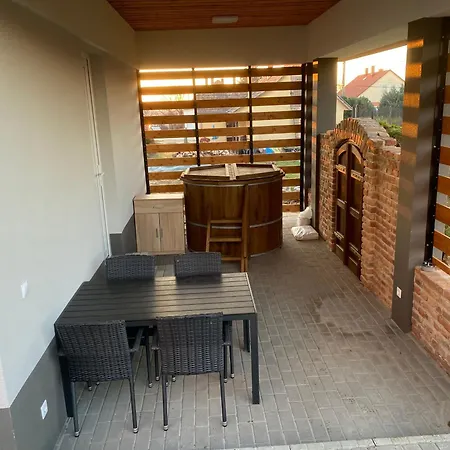 Vitorlas Apartment *