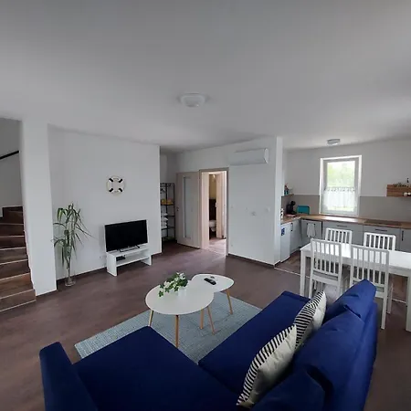 Vitorlas Apartment Balatonszarszo